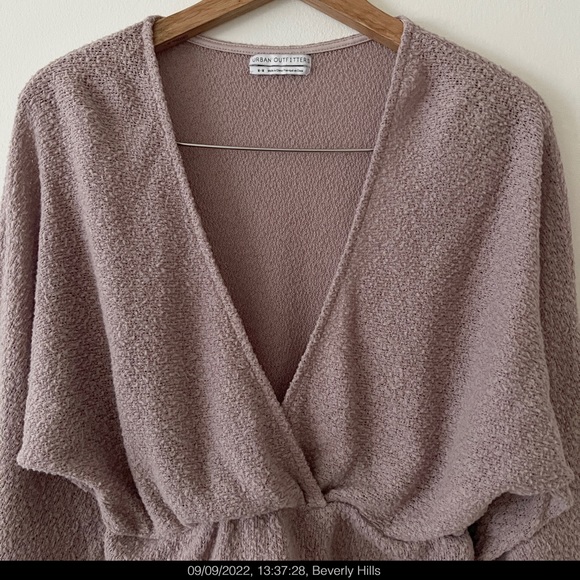 SOLD ♏️ UO Cropped Deep V Boucle Sweater - Picture 3 of 14